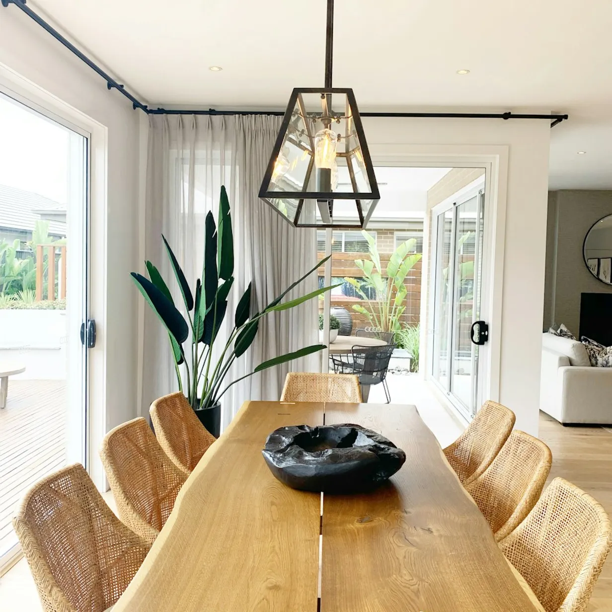 Affordable Hostess-Approved Dining Room MakeoversIllustration